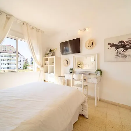 Sun-drenched, Sea-view With Giant Patio! アパート フエンヒロラ