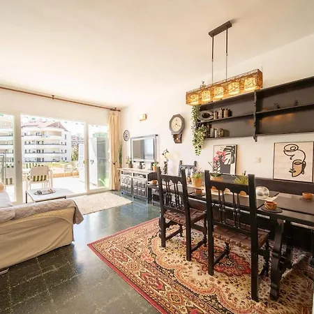דירה Sun-drenched, Sea-view With Giant Patio!