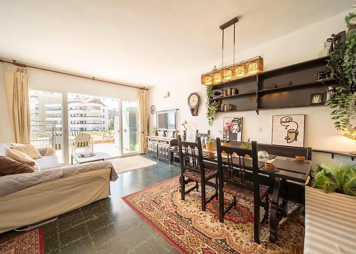 Appartamento Sun-drenched, Sea-view With Giant Patio!