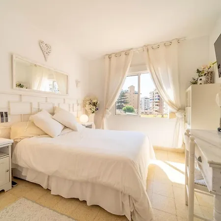 Sun-drenched, Sea-view With Giant Patio! Apartment Fuengirola