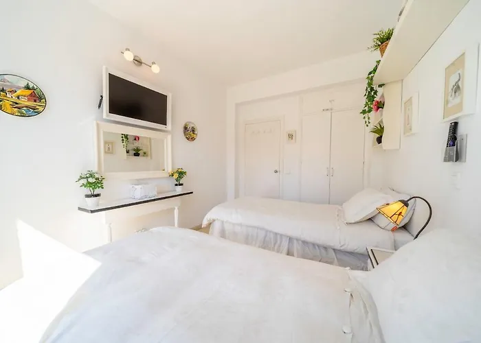 Sun-drenched, Sea-view With Giant Patio! Fuengirola