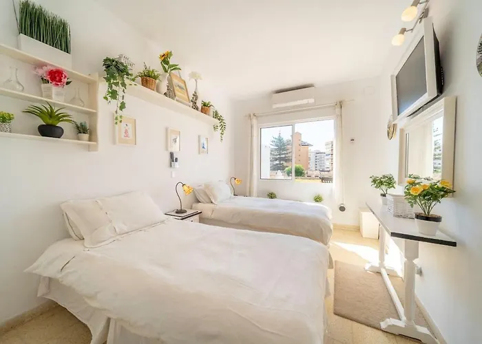 Sun-drenched, Sea-view With Giant Patio! Apartment Fuengirola